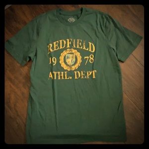 red field vintage style t-shirt